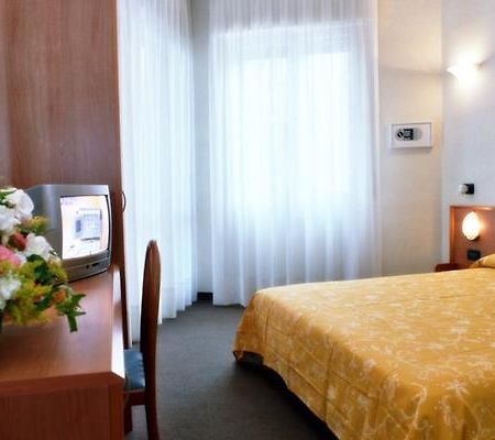 Hotel Engadina Côme Esterno foto