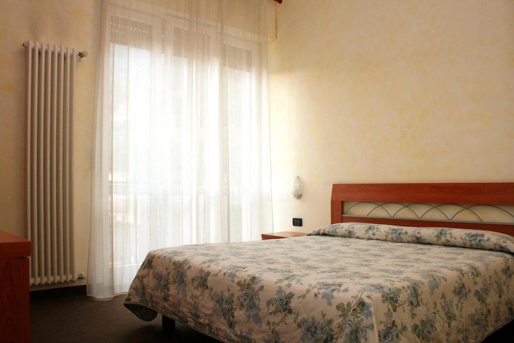 Hotel Engadina Côme Esterno foto